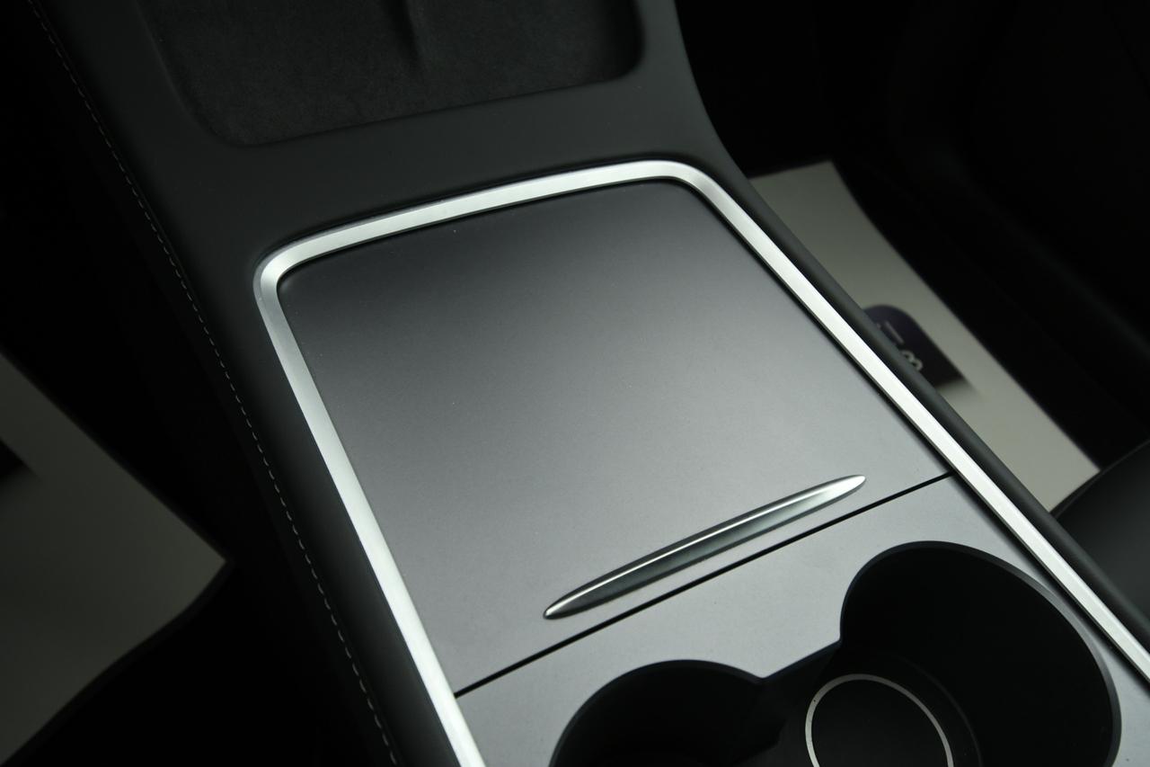 TESLA Model Y Long Range Dual Motor awd + AUTOPYLOT MAX