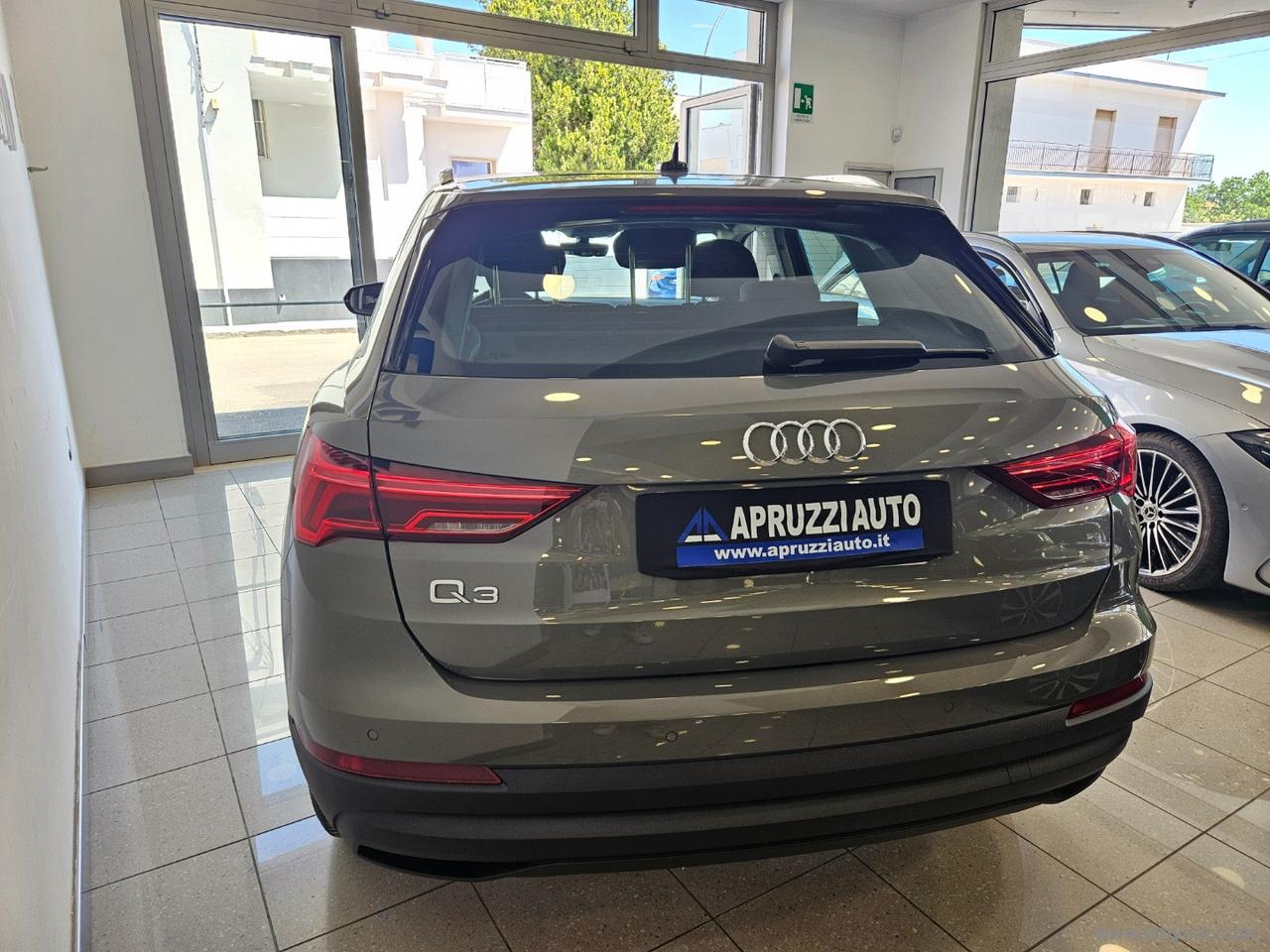 AUDI Q3 35 TDI S tronic Business Advanced