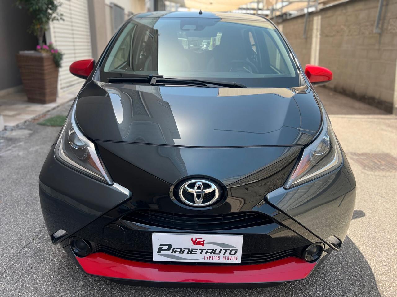 Toyota Aygo 5pt 1.0 72cv X-PLAY CLIMA/TELCAMERA/15; PERFETTA!!