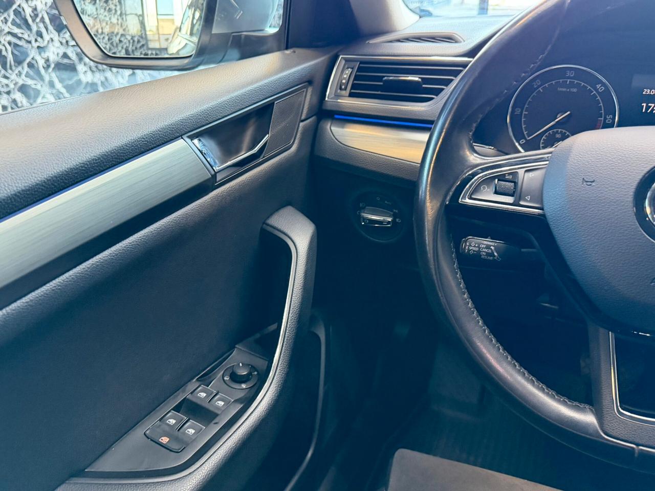 Skoda Superb 2.0 TDI DSG Wagon Ambition
