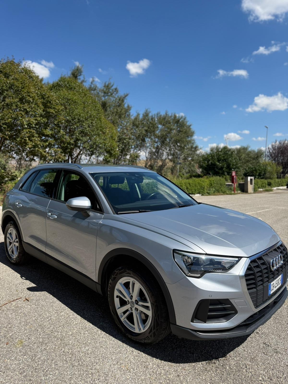 Audi Q3 35 TDI S tronic Business