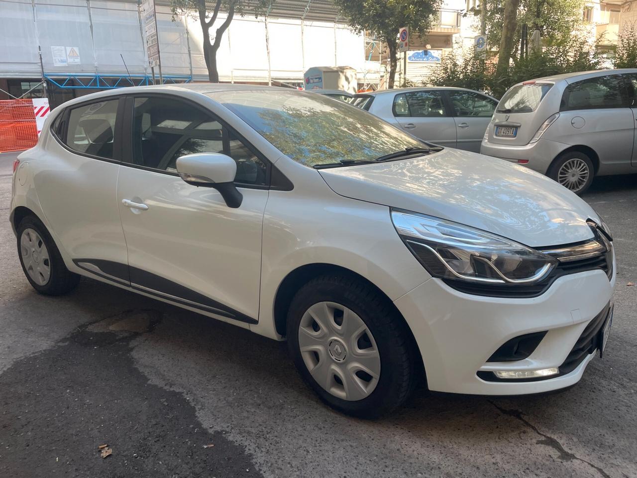 Renault Clio TCe 12V 90 CV GPL 5 porte Moschino Intens FINANZIABILE
