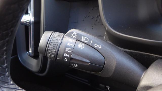 VOLVO XC40 T2 Geartronic Momentum N1 Autocarro