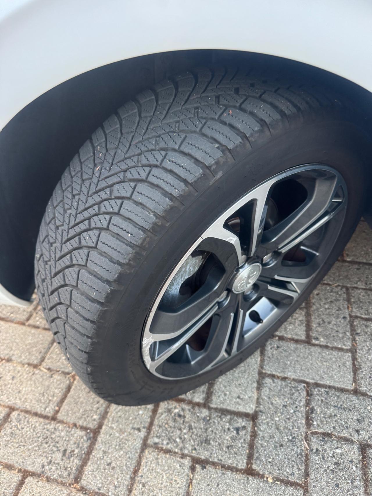 Peugeot 208 1.4 HDi 68Cv 3Porte *ALLURE* 2014
