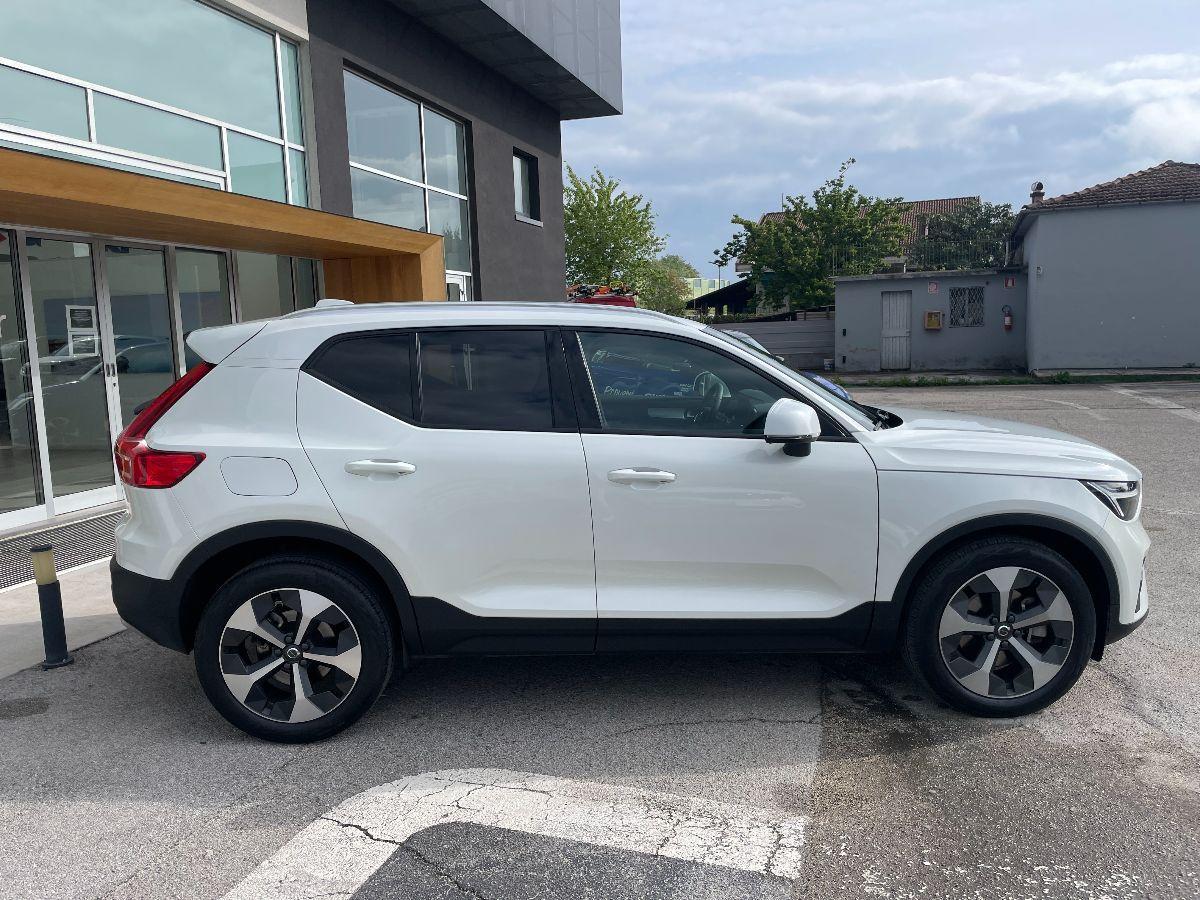 VOLVO - XC40