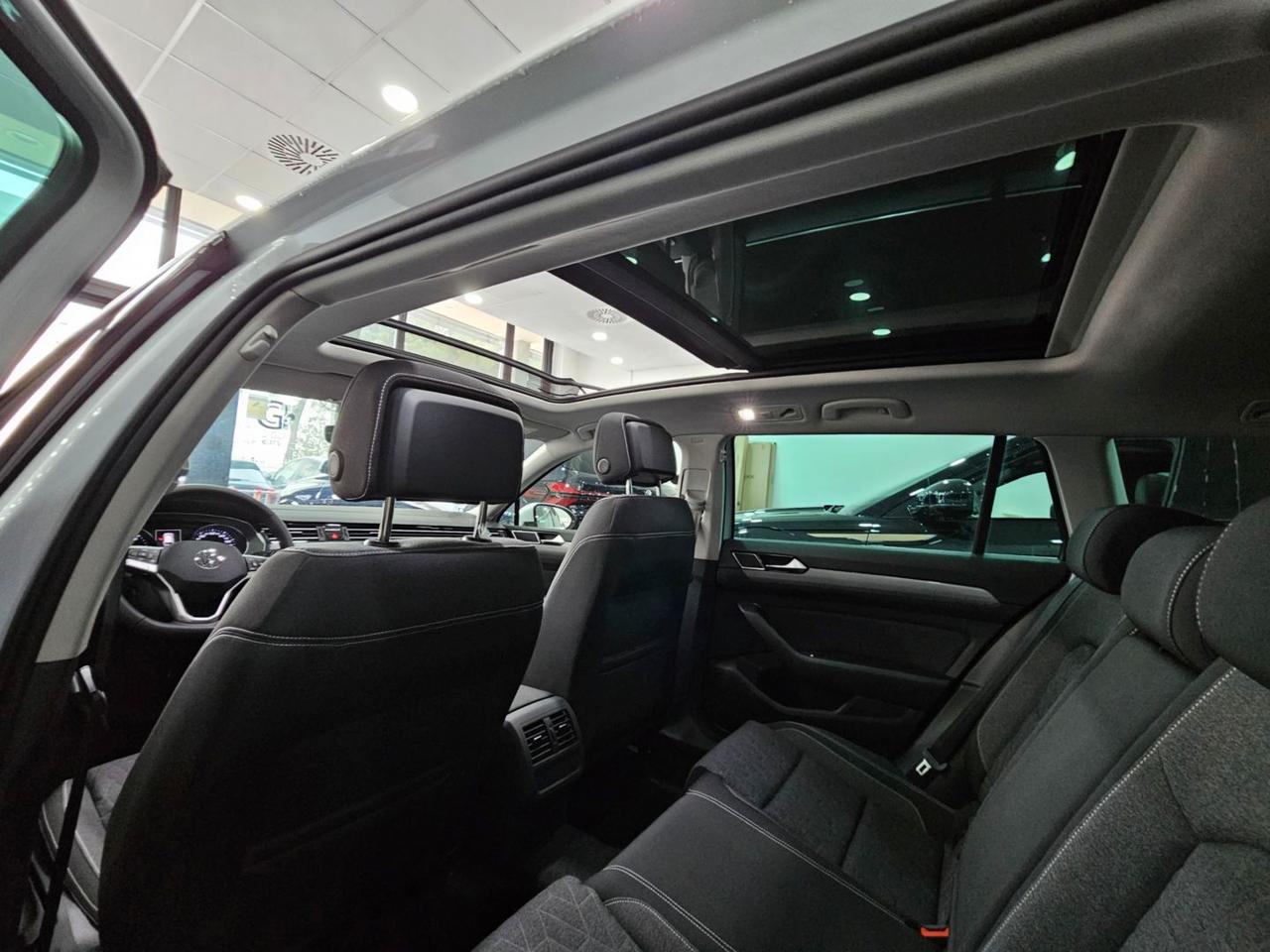 Volkswagen Passat Variant Tetto LED C.17 ACC Camera360 PDC Navi Paddles S&S