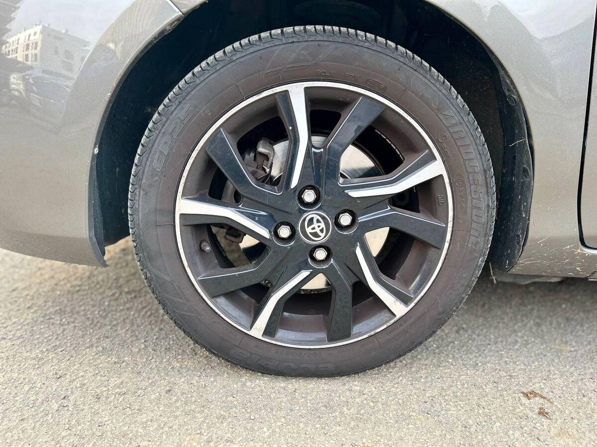 Toyota Yaris 1.5h Trend Red Edition 5p