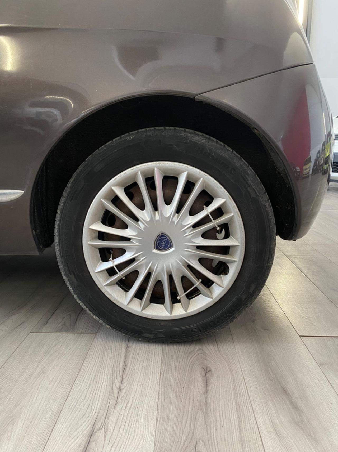 Lancia Ypsilon 1.2 Versus