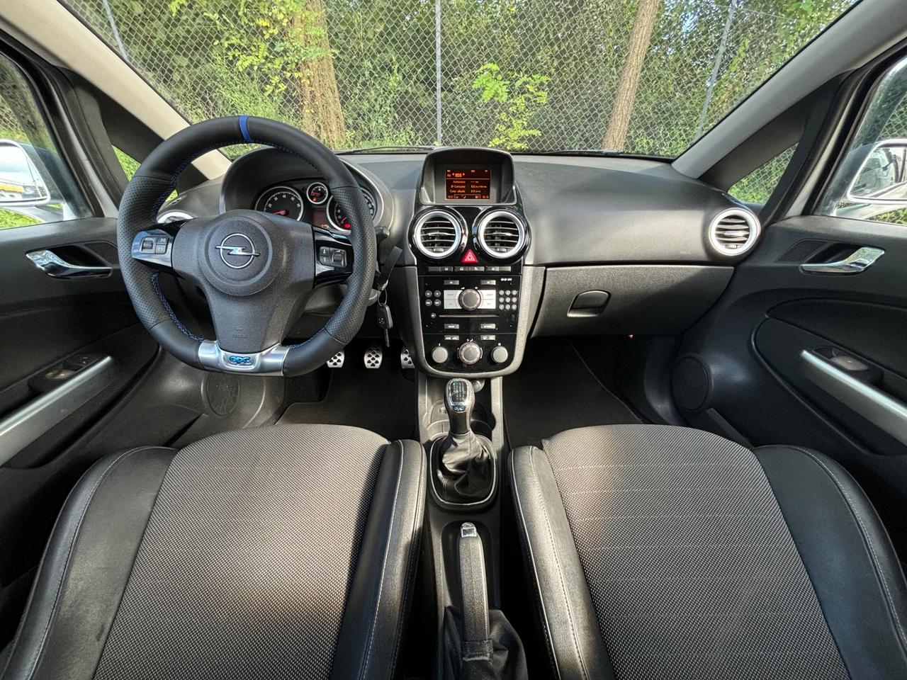 Opel Corsa 1.6 T 192CV OPC