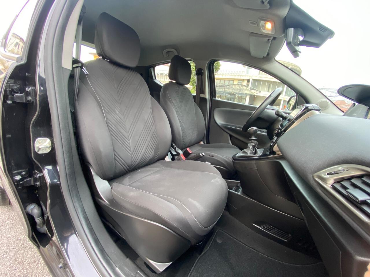 Lancia Ypsilon 1.0 FireFly 5 porte S&S Hybrid Gold