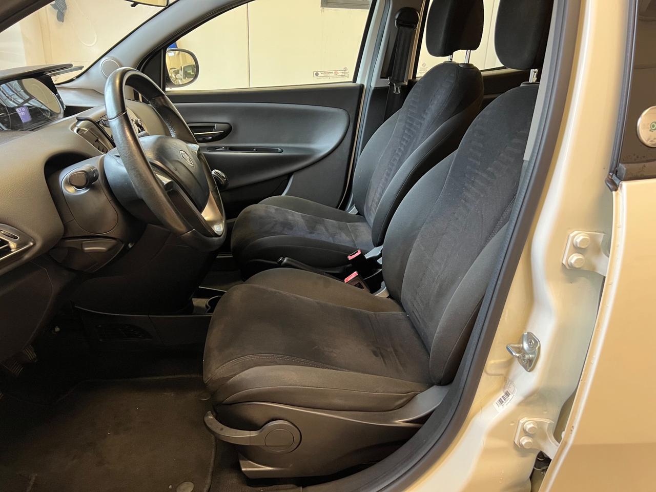 Lancia Ypsilon 0.9 TwinAir 85 CV 5 porte Metano Ecochic Elefantino