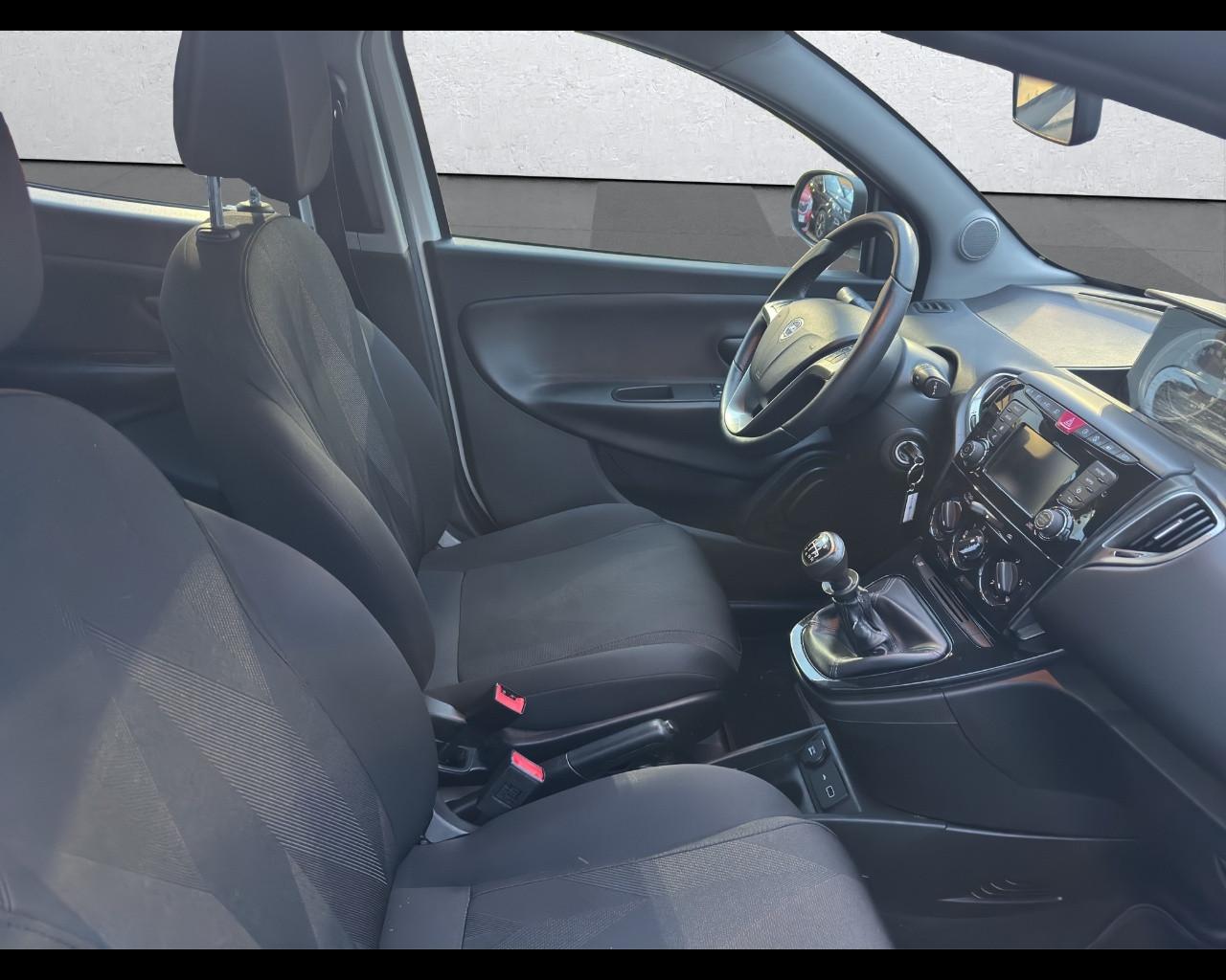 LANCIA Ypsilon 3ª serie - Ypsilon 1.0 FireFly 5 porte S&S Hybrid Ecochic Gold