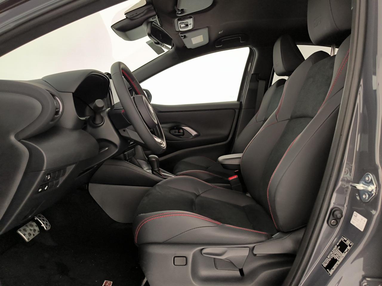 Toyota Yaris 1.5h 130 gr sport