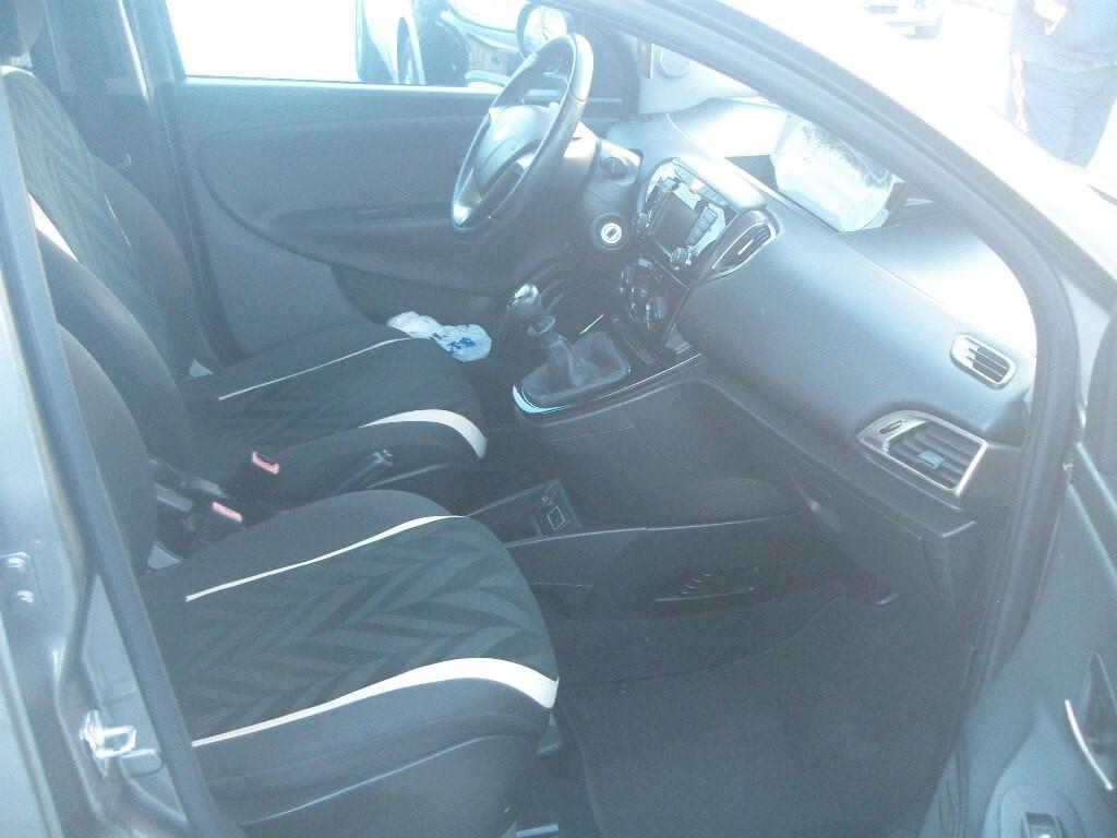 Lancia Ypsilon 1.2 69 CV Gold - 2016