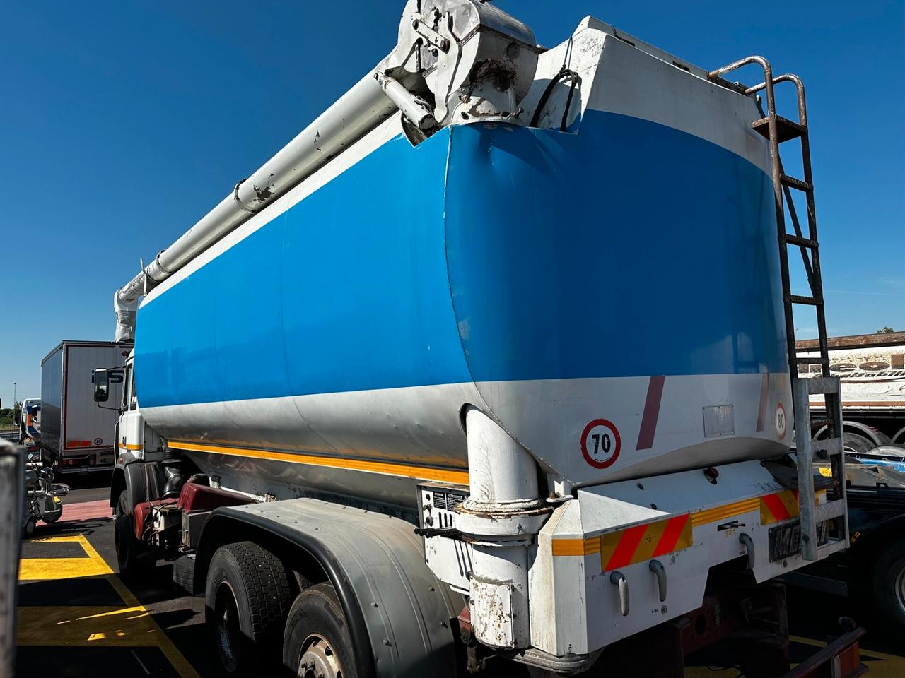Iveco 190.26 Silo MENCI KL30 per granulati/mangime 30mc con 3 scomparti (motore ausiliare)