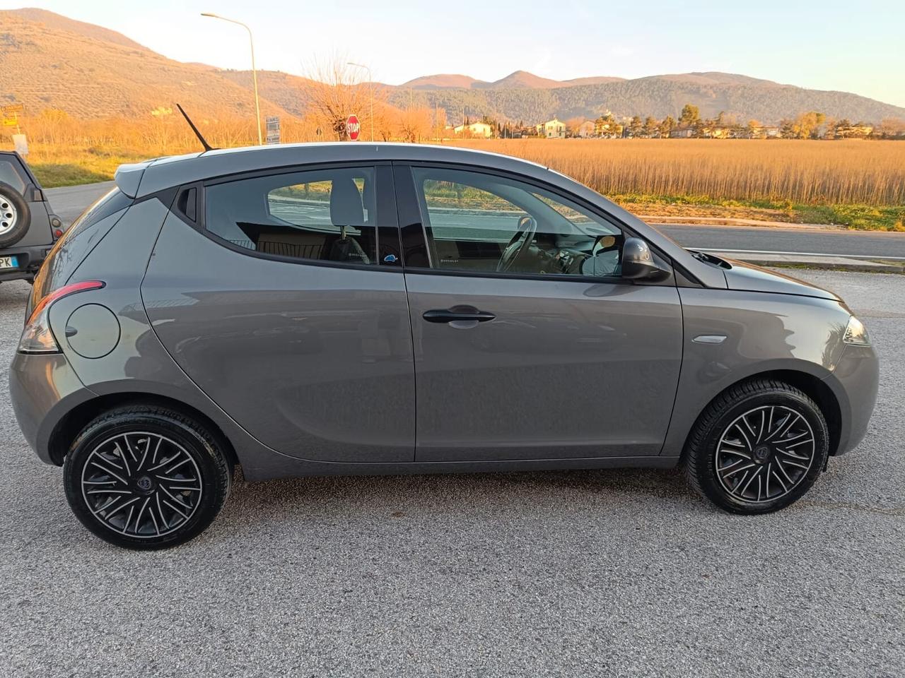 Lancia Ypsilon 1.2 69 CV 5 porte GPL Ecochic Gold