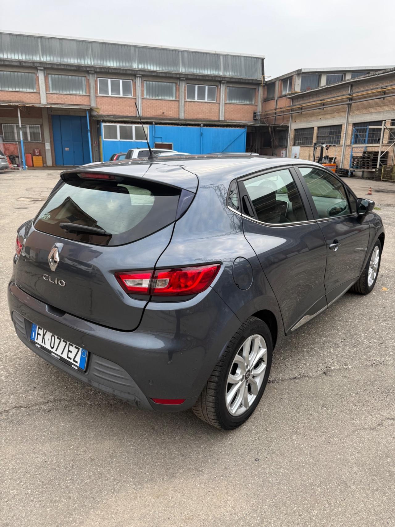 Renault Clio 1.2 75CV 5 porte Zen