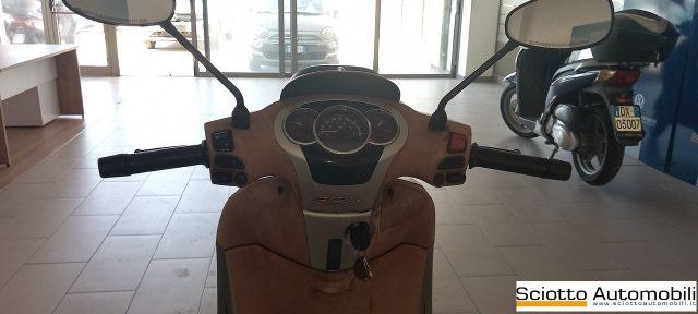 PIAGGIO Beverly 350 .