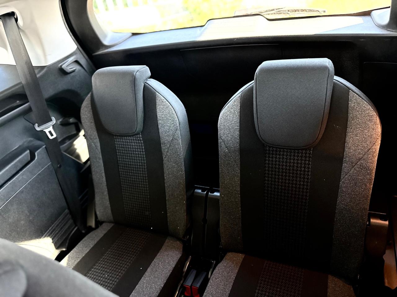 PEUGEOT 5008DIESEL 7 POSTI*TETTO*CERCHI18*NAVI*TAGLPEUGEOT