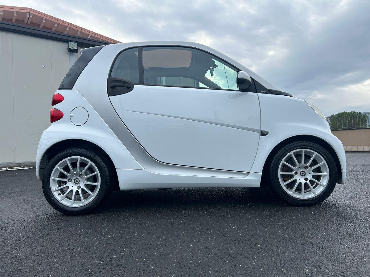 SMART - Fortwo - 1000 52 kW MHD coupé passion