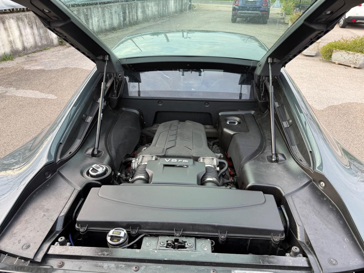 Audi R8 4.2 V8 FSI quattro R tronic