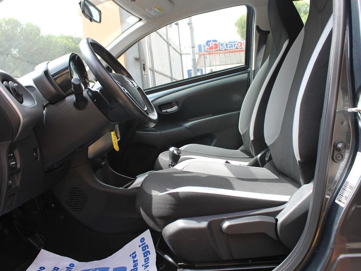 Toyota Aygo 1.0 VVT-i 69 CV 5 porte x-play TSS