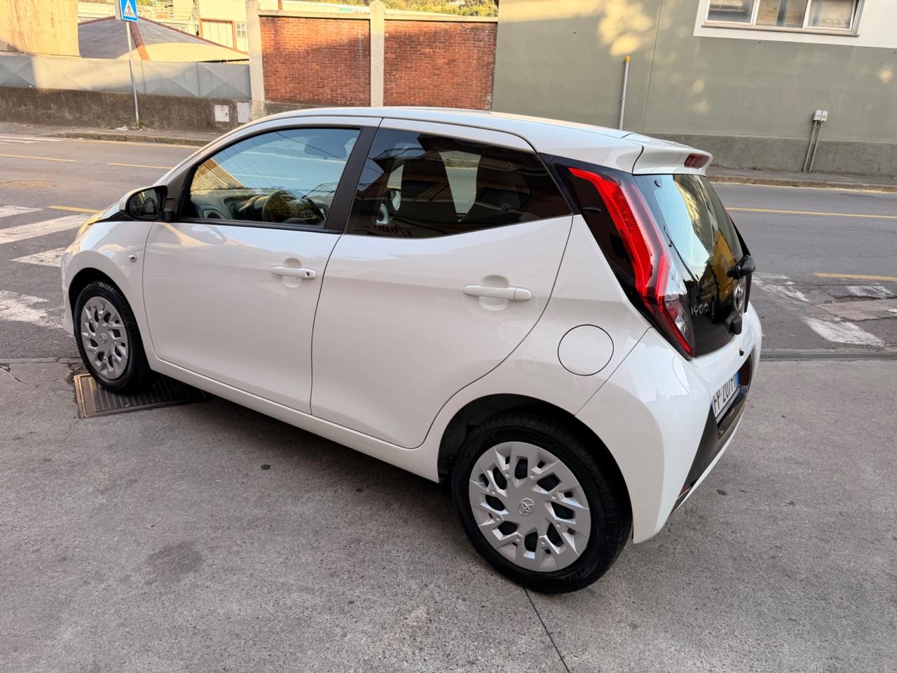 TOYOTA AYGO 1.0 NEOPATENTATI KM 23 MILA !!!!!