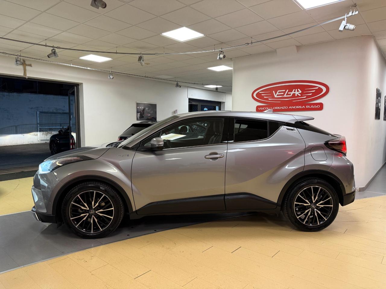 Toyota C-HR 1.8 hybrid 98 cv