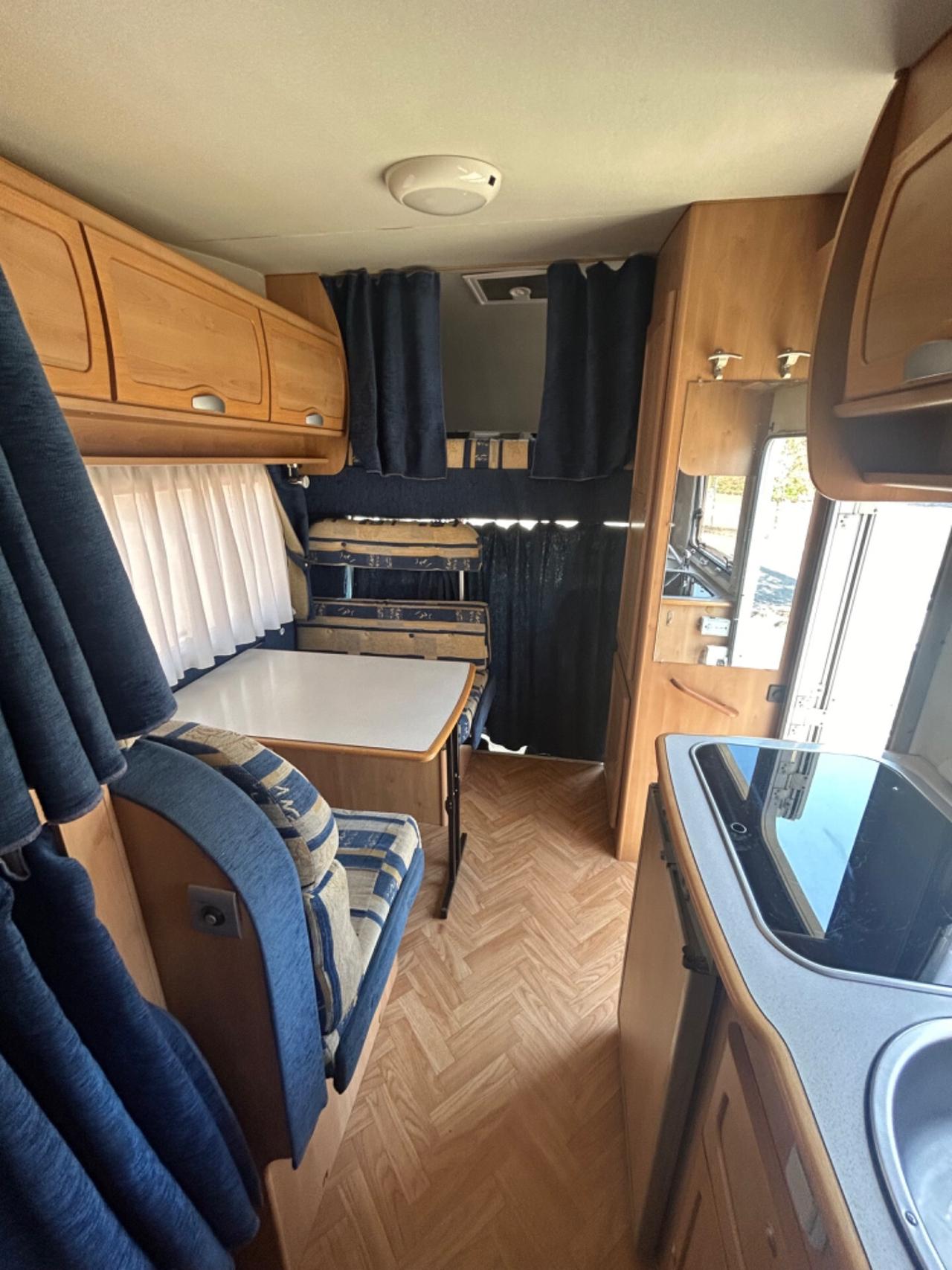 Camper mansardato 6 posti Mc louis
