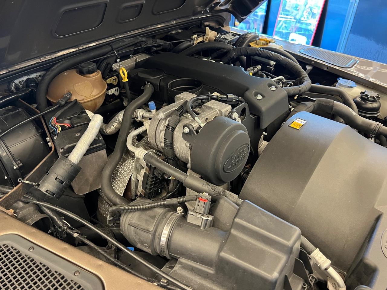 Land Rover Defender 110 2.4 TD4 S.W. Limited Edition Nara Bronze