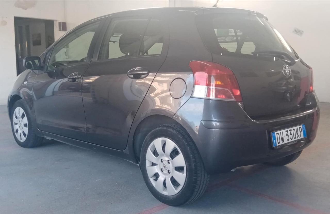 Toyota Yaris 1.0 5 porte