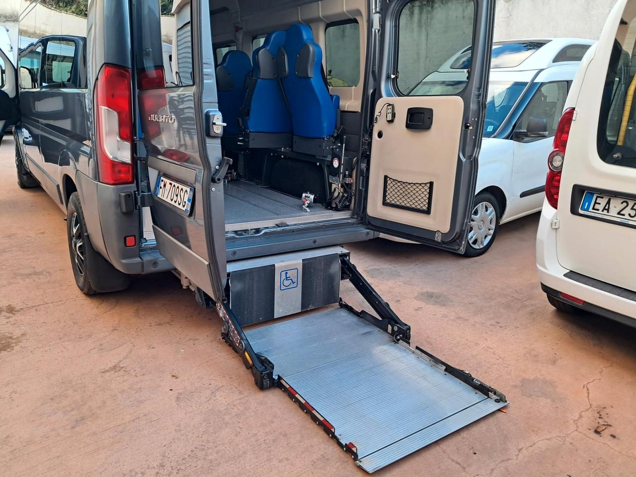 Fiat Ducato Maxi 9 POSTI TRASPORTO DISABILI 5 CARROZZINE PEDANA ELETTROIDRAULICA