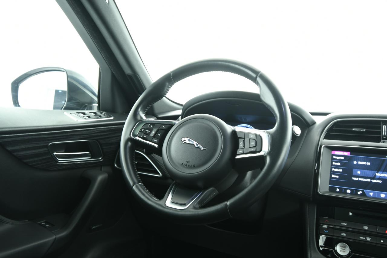 JAGUAR F-Pace 2.0d i4 Portfolio 180cv auto TETTO PANO+CAMERA+APP CONNECT