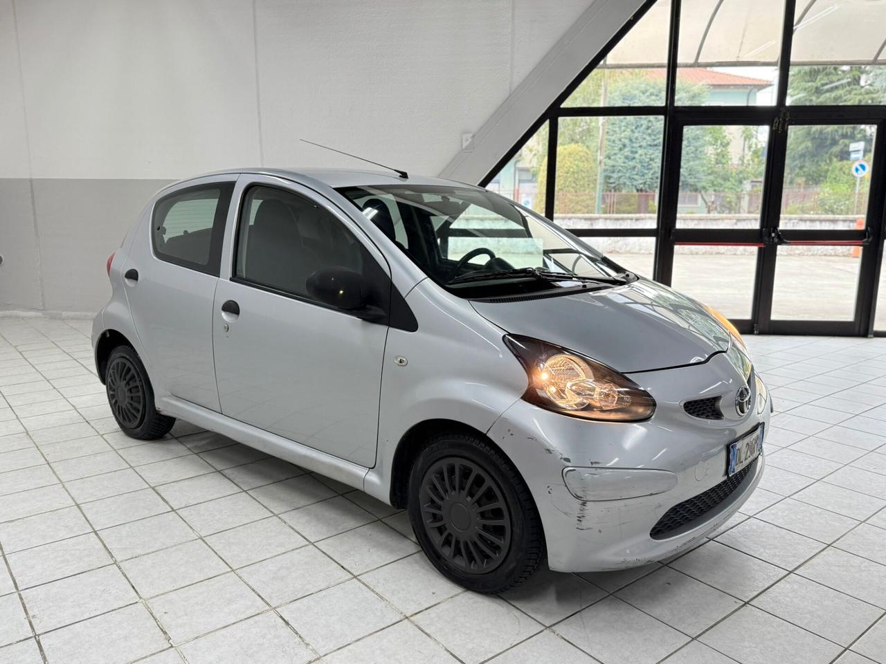 Toyota Aygo 1.0 12V VVT-i 5 porte Sol