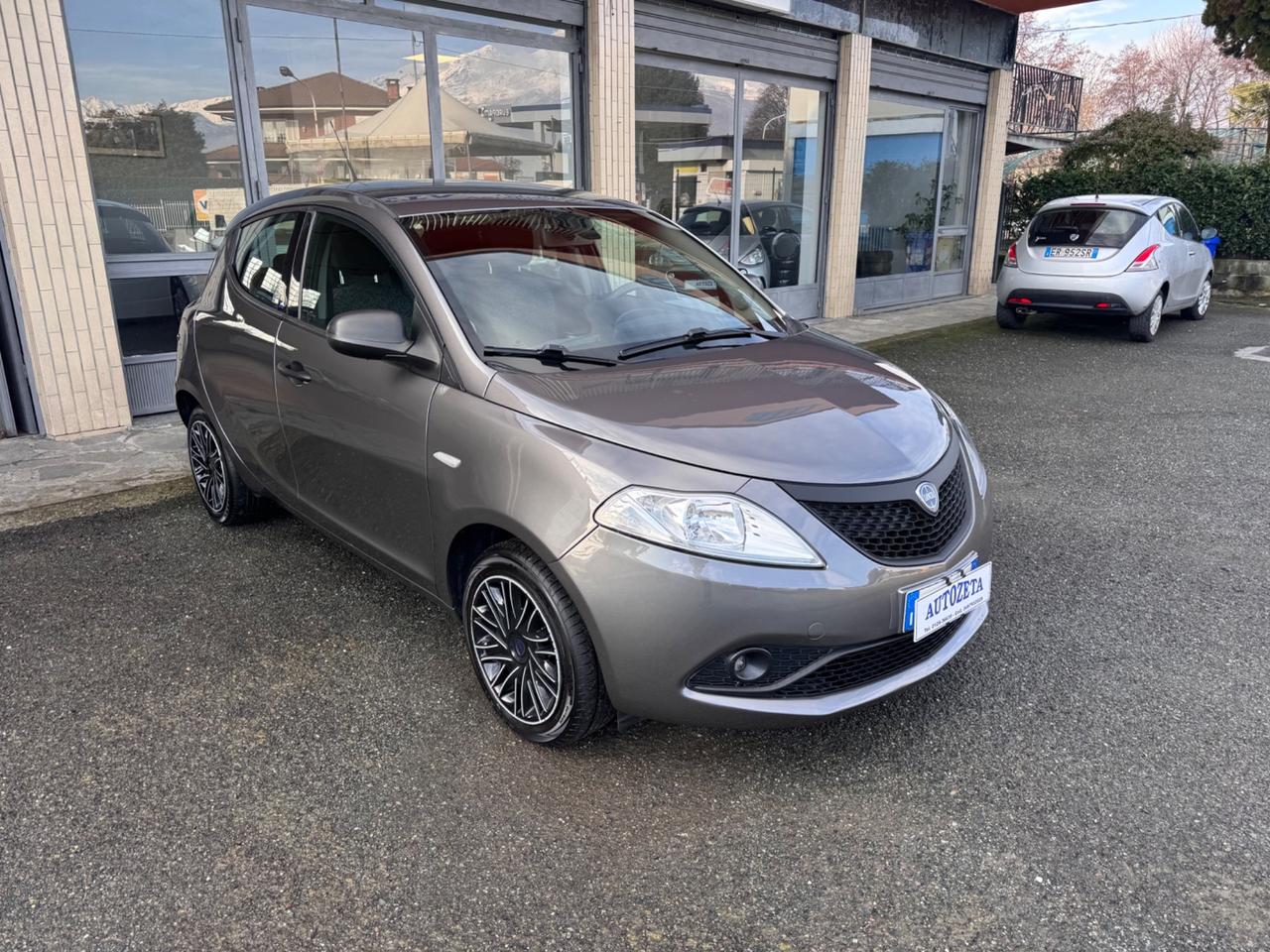 Lancia Ypsilon 1.2 69 CV 5 porte Elefantino Blu