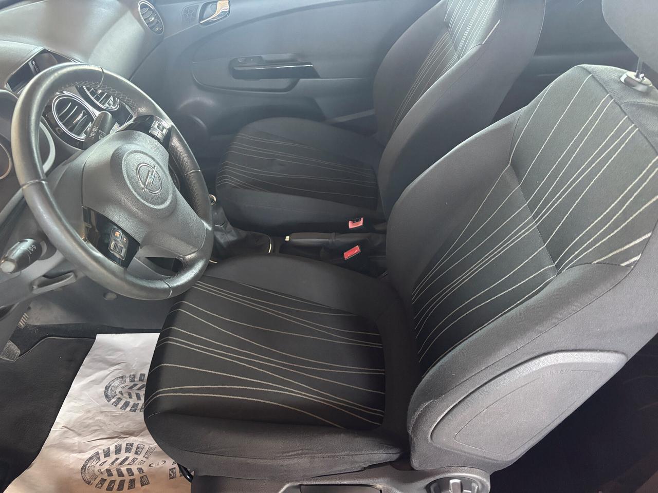 Opel Corsa 1.2 63KW 85CV 3porte Club NEOPATENTATO