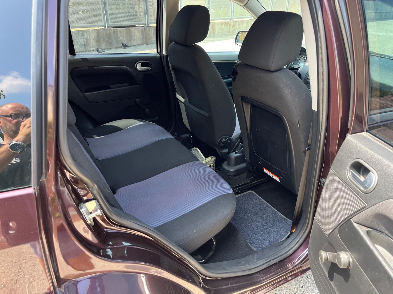 Ford Fusion UAV 1.6 16V 5p.