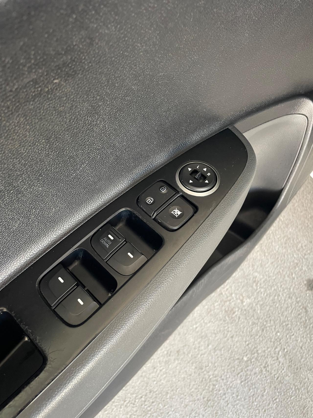 Hyundai i10 1.0 LPGI Econext Login Full dal nord Italia