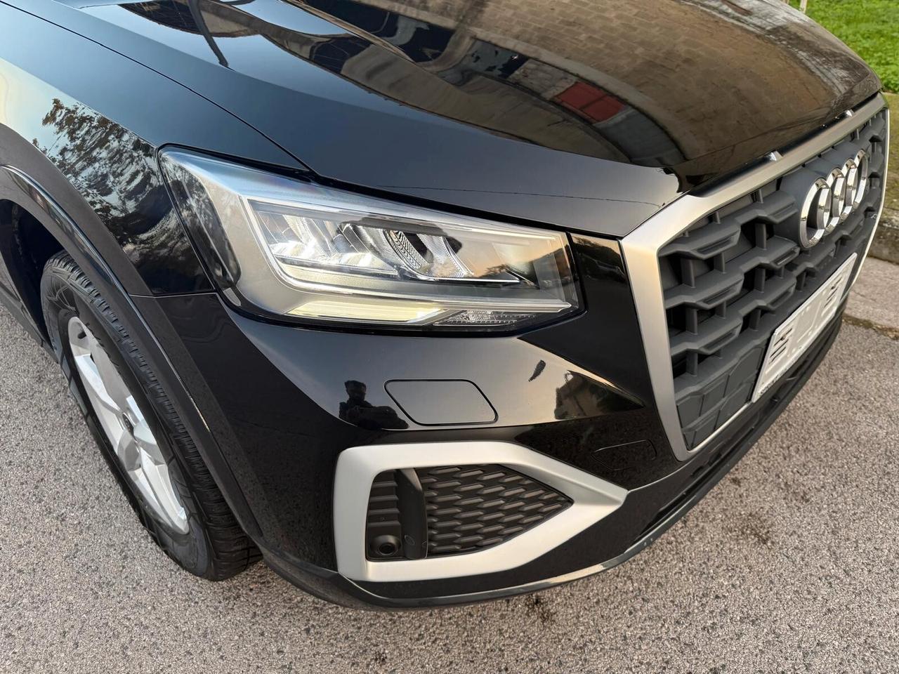 Audi Q2 30 TDI S tronic cockpit navigatore