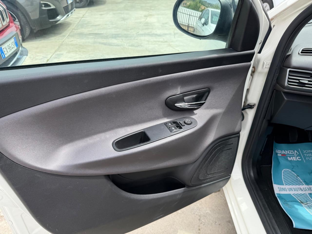 Lancia Ypsilon 0.9 TwinAir 5porte 85CV /TETTO APR.