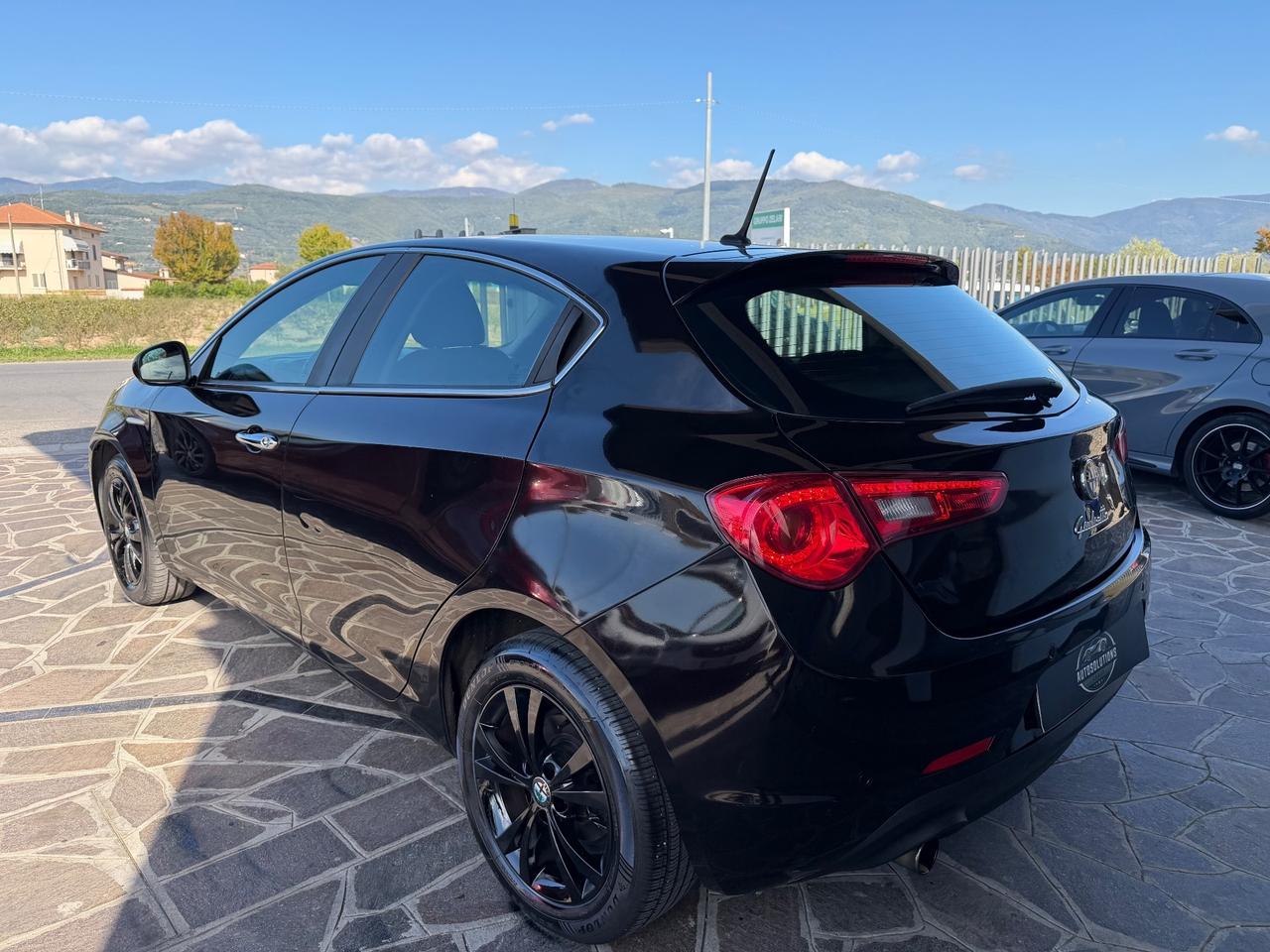 Alfa Romeo Giulietta 1.4 Turbo okenopatentati Total Black