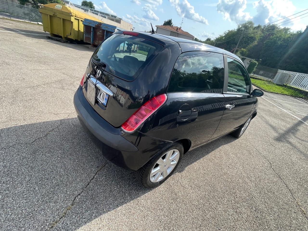 Lancia Ypsilon 1.2 16V Platino