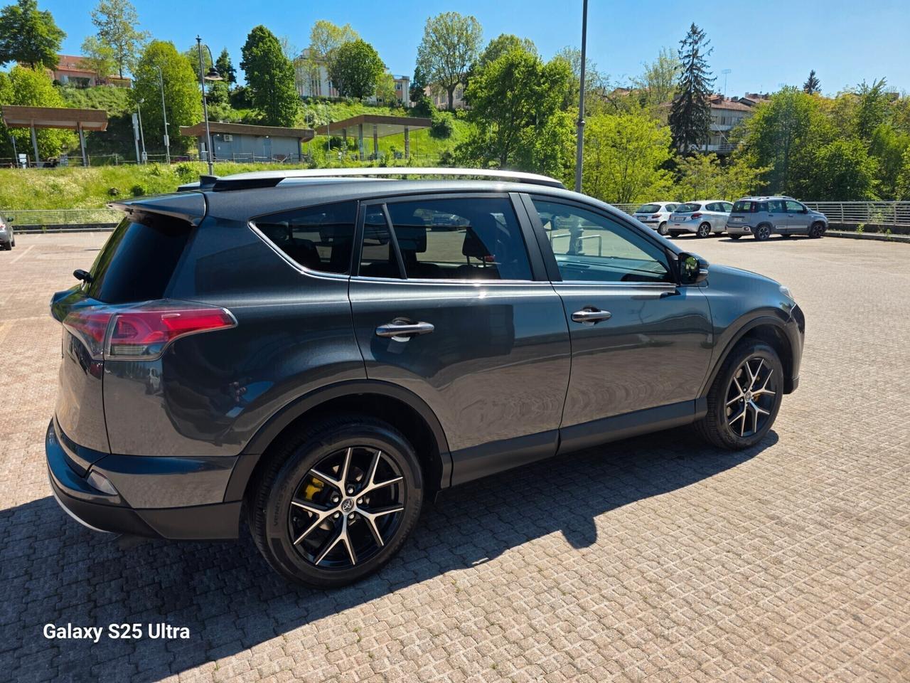 toyota rav4 2.0 D-4D valutiamo usato