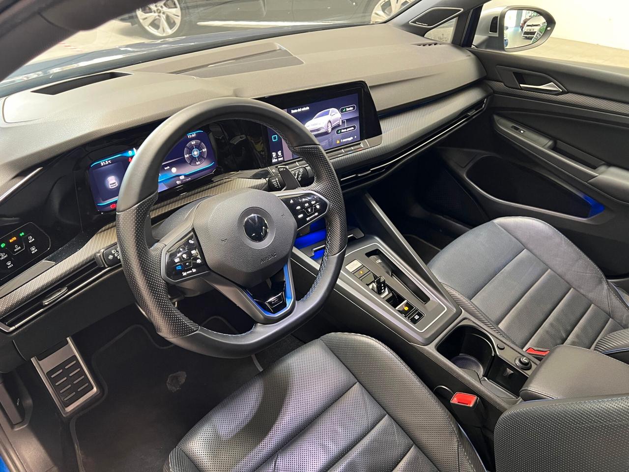 Volkswagen Golf 8 R 2.0 TSI DSG 4Motion AKRAPOVICH
