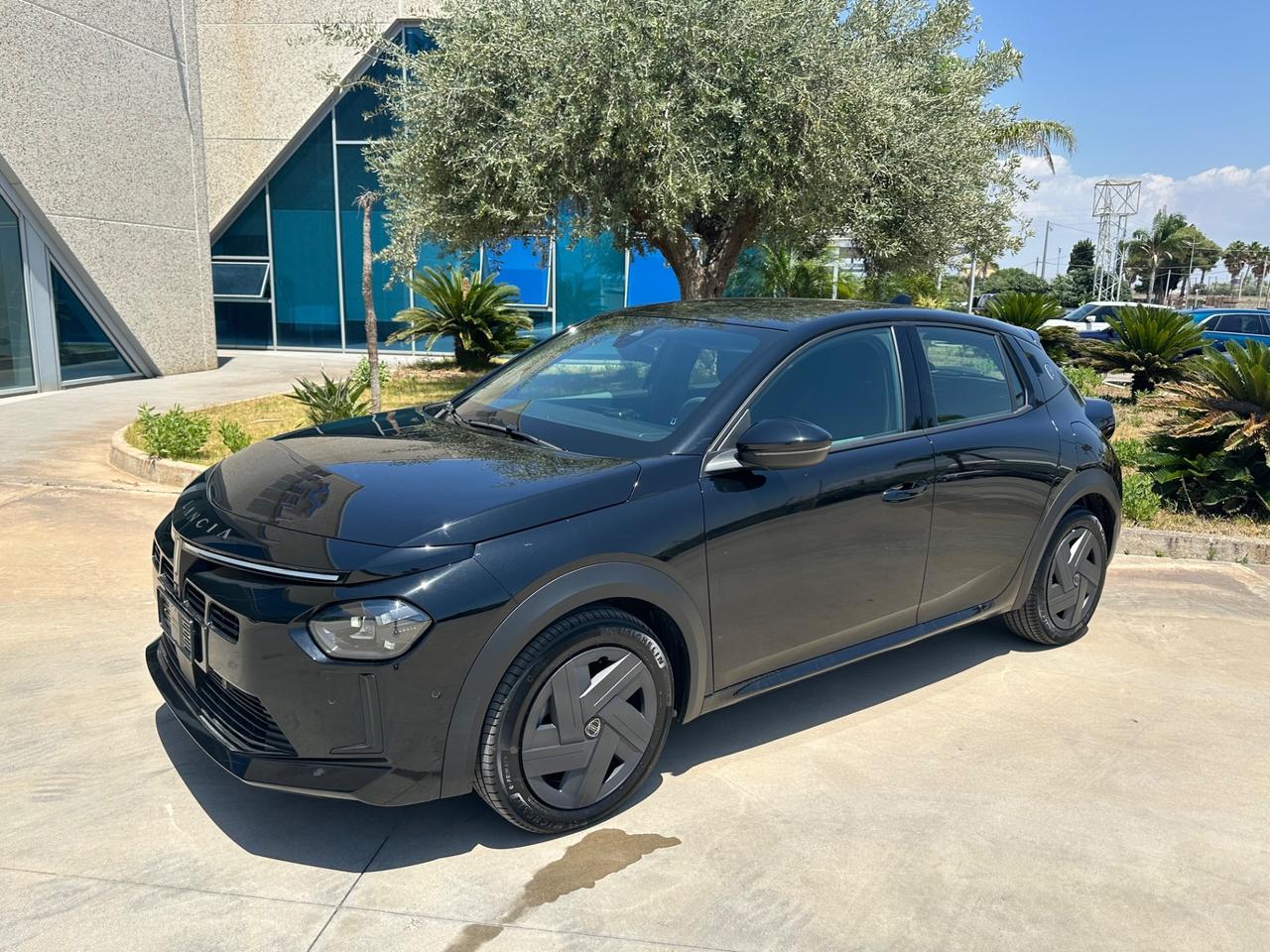 Lancia Ypsilon 1.2 mhev e-dct possibilità noleggio no scoring