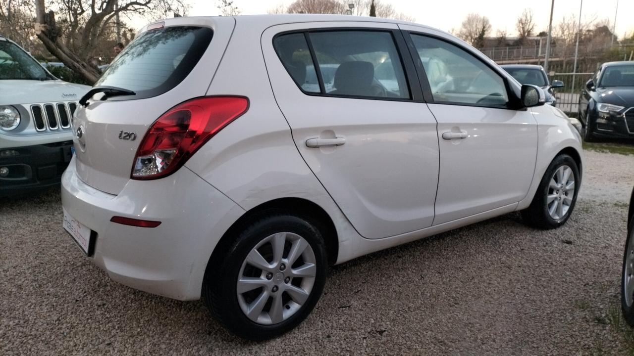 Hyundai i20 1.2 5p.** NEOPATENTATI **