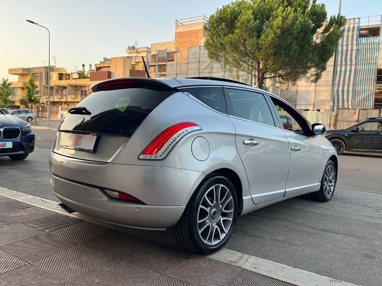 LANCIA Delta 1.6 MJT Gold TETTO