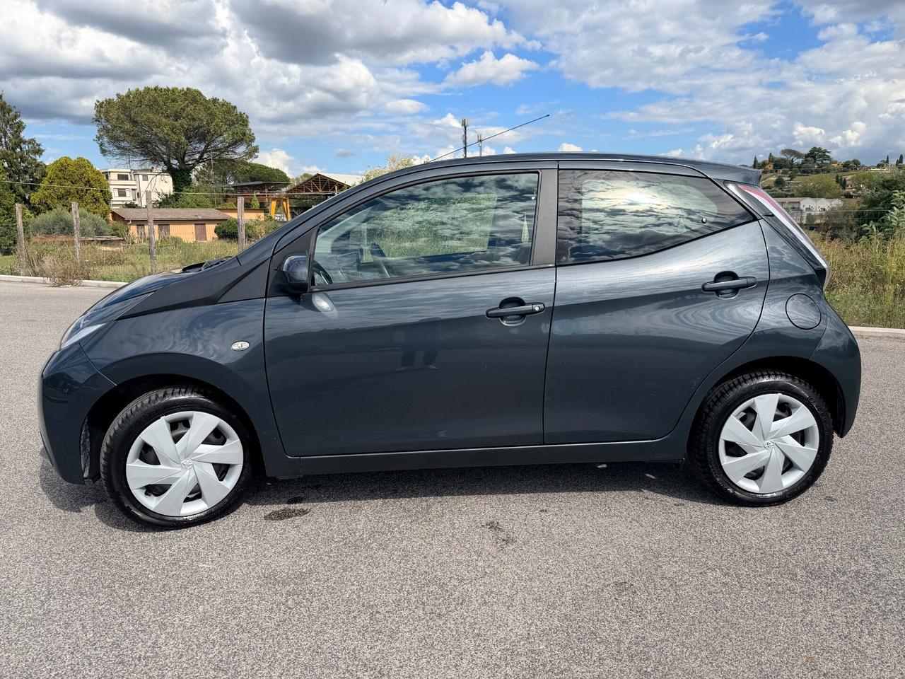 Toyota Aygo 1.0 VVT-i 69 CV 5 porte x-play 20 MILA KM!!!