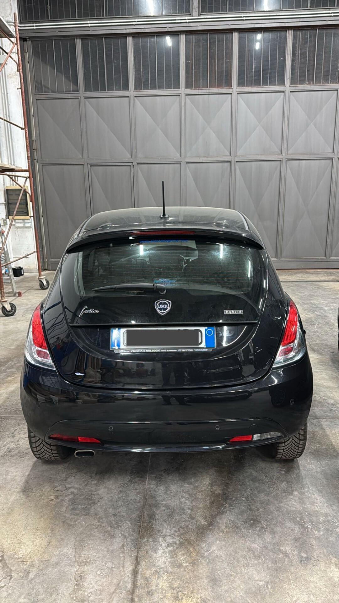 Lancia Ypsilon 1.0 FireFly 5 porte S&S Hybrid Alberta Ferretti