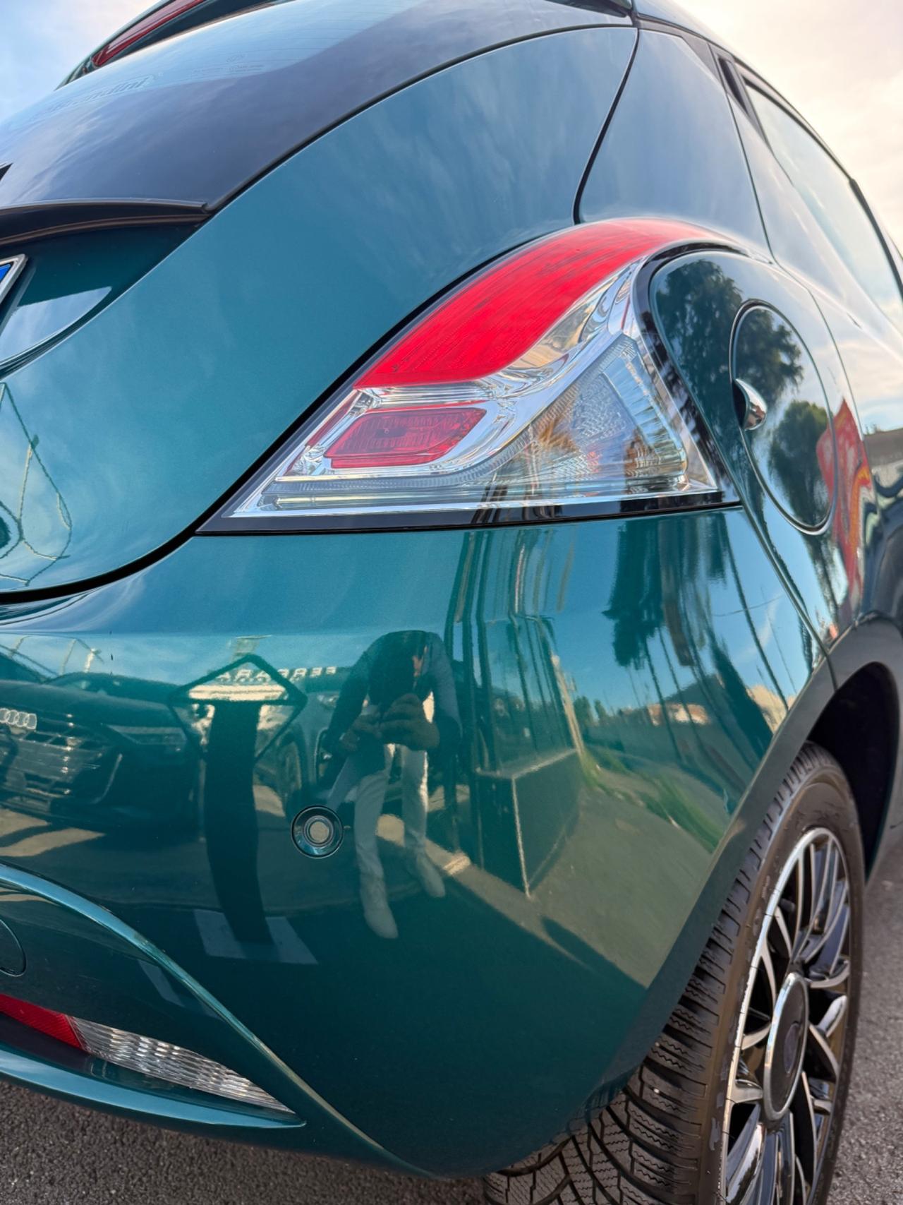 Lancia Ypsilon 1.2 69 CV 5 porte GPL Ecochic Platinum